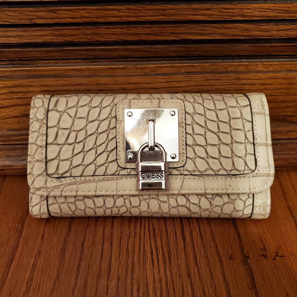 Vintage Guess Front Pad Lock Wallet 🔒